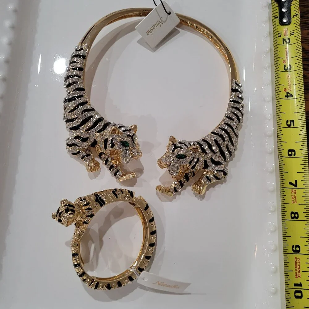 Stunning Natasha Tiger Bracelet. Sparkly. Gold Tone. New. - Picture 6 of 12